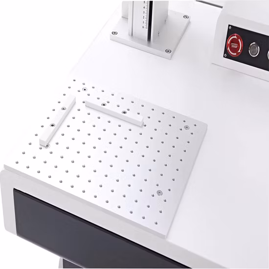 Prezzo della macchina per marcatura laser in fibra di pneumatici per auto portachiavi in ​​plastica per gioielli con penna a bottiglia in plastica con certificazione CE ISO